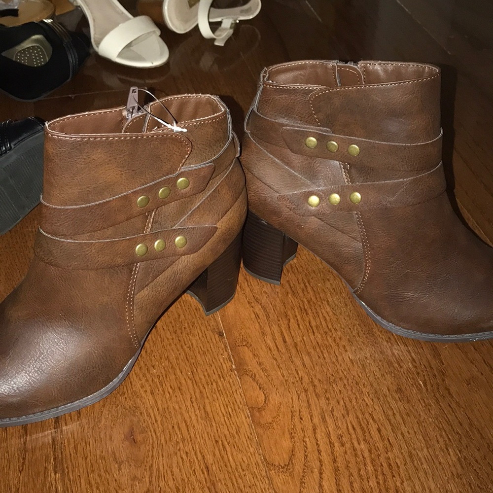 Like New Jaclyn Smith Brown Ankle Boots